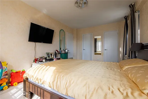 Sold by Remax Edge | media 10