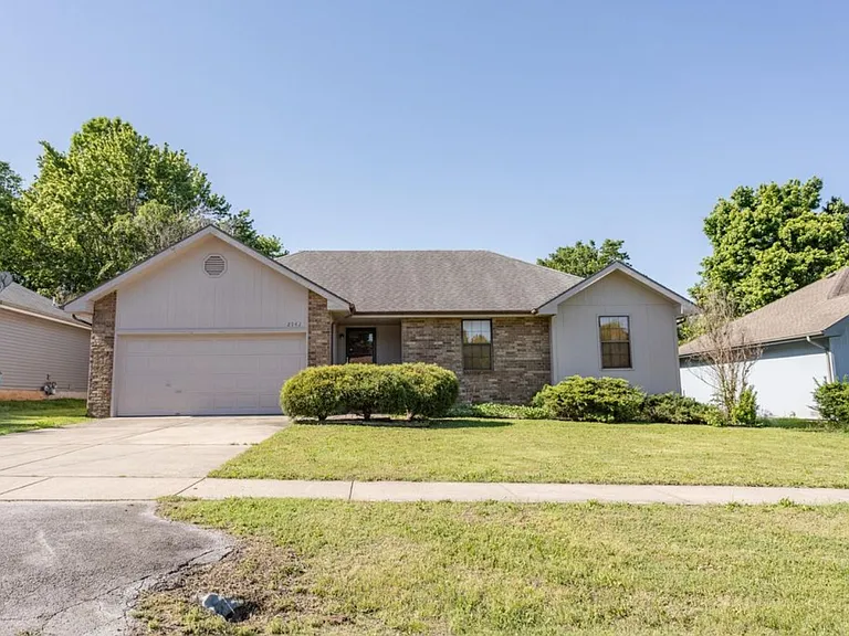 2942 E Chattanooga St — Photo 1