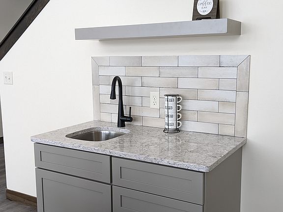 Coffee bar/ extra prep space