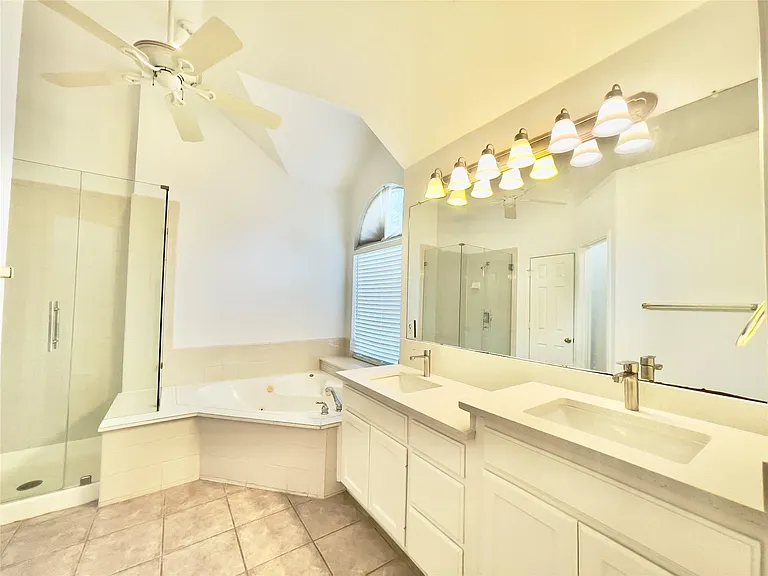 11002 Tree Shadow Ln — Photo 30