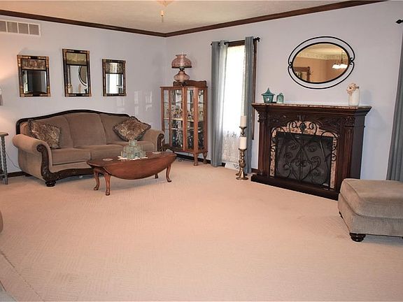 5th image of 2623 Eastwood Dr