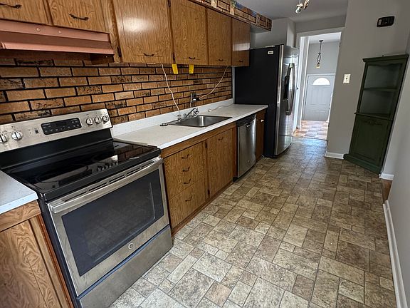 Kitchen, small table can fit if desired