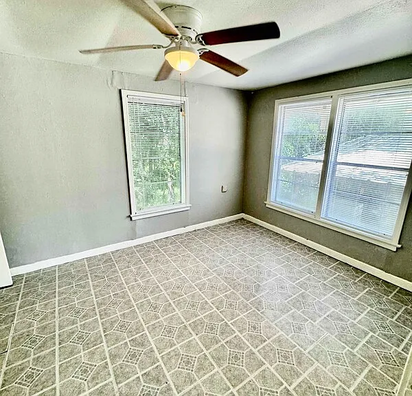 4265 Woodlawn Ave #B — Photo 7