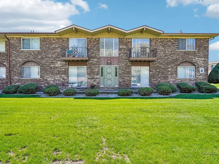 Rivercrest Apartments — Photo 100