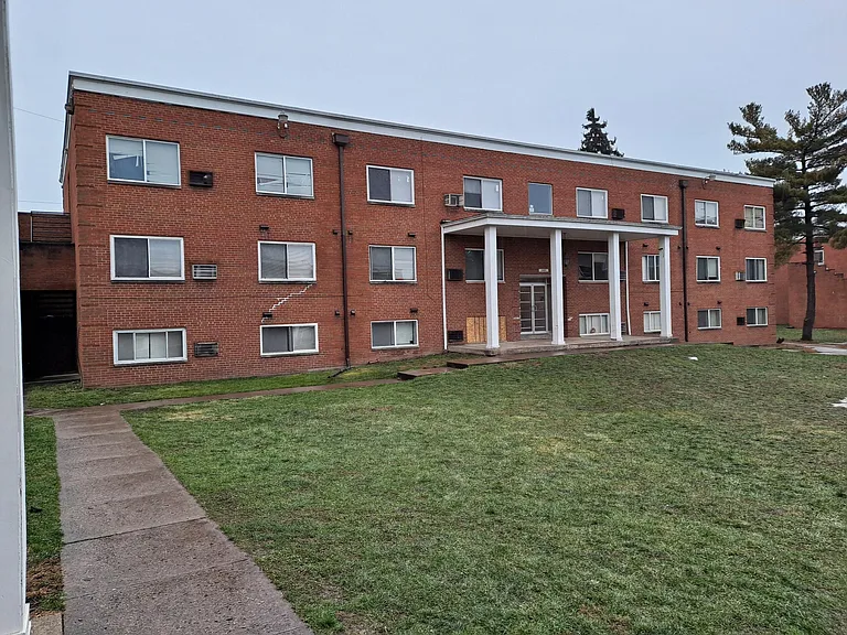 Garden Heights Apartments — Photo 25