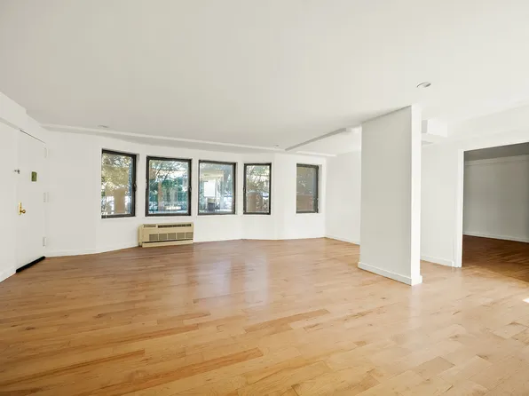 138 Seeley Street image 1 of 8