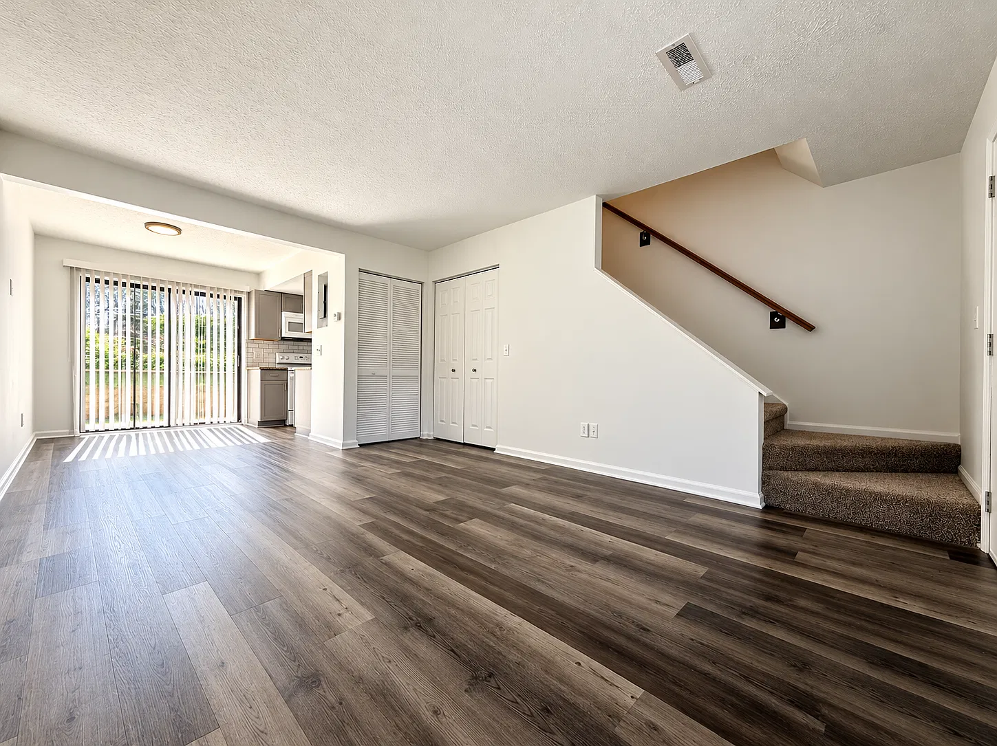 2 bed, 864 sqft, $1,199 — Photo 1