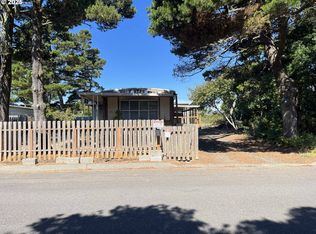 415 Myeena Loop, Florence, OR 97439