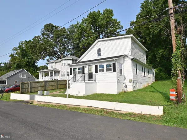 18504 Corby St, Triangle, VA 22172