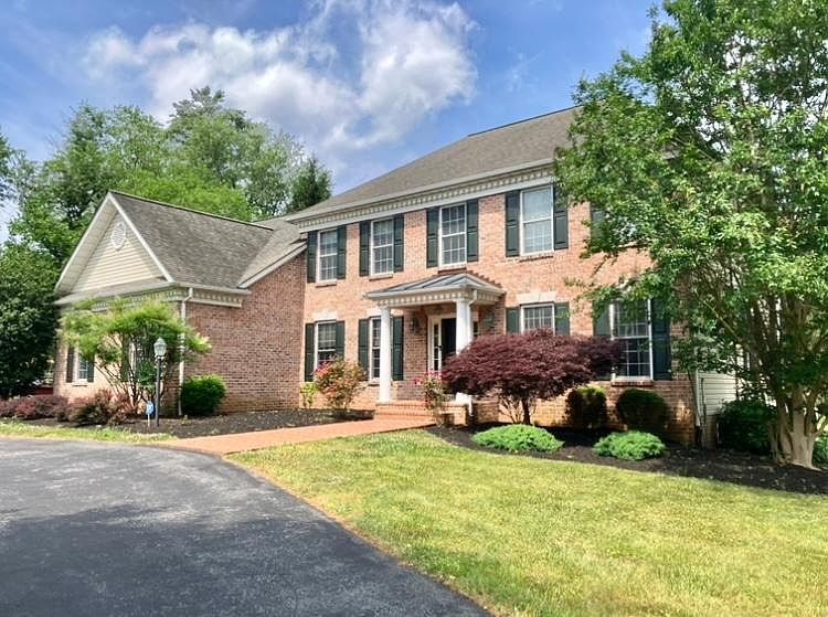1st image of 8 Ivy Hill Ct