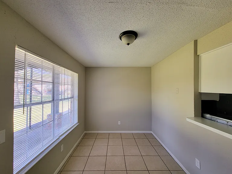 COURTYARD PARK APARTMENTS — Photo 36