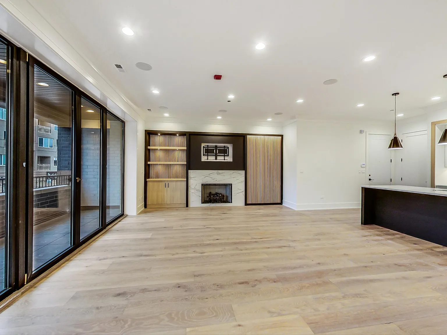 3 bed, 2.0 bath, 2674 sqft, $6,495 — Photo 2