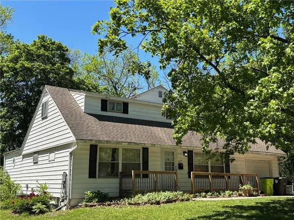 912 Ridge Dr, Belton, MO 64012