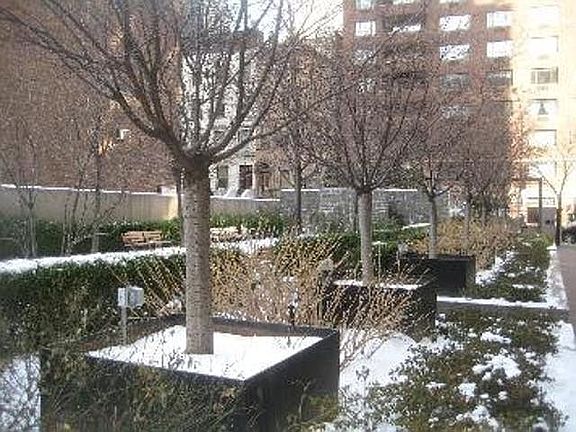 5th image of 201 W 70th St APT 19G
