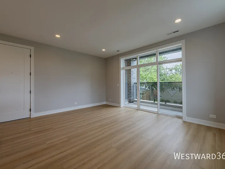 3555 N Neenah Ave #2N — Photo 5