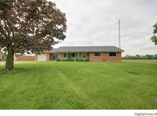 18472 Blackhawk Dr, Girard, IL 62640