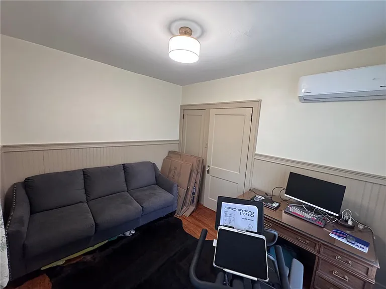 1524 Warren St — Photo 15
