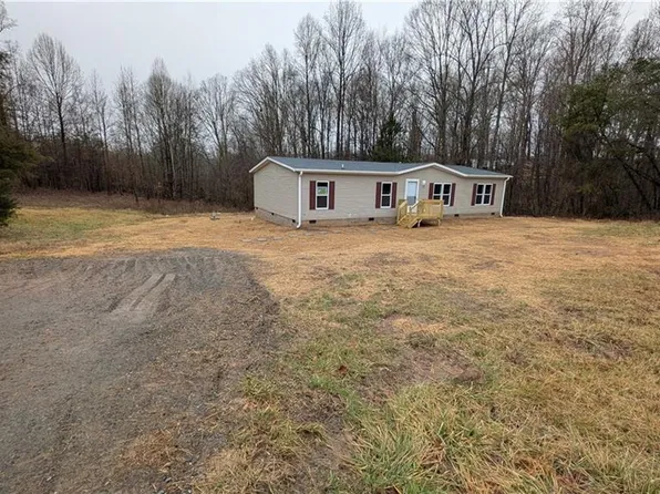 320 Pondview Dr, Reidsville, NC 27320