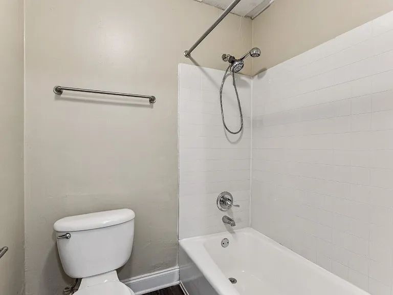 Ashford Place Apartments — Photo 65