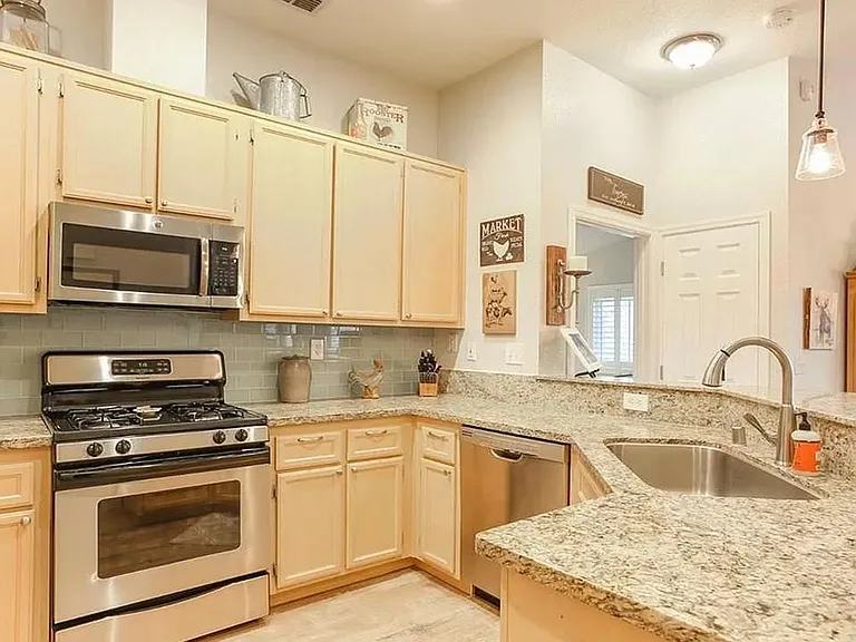2390 Roualt St — Photo 2