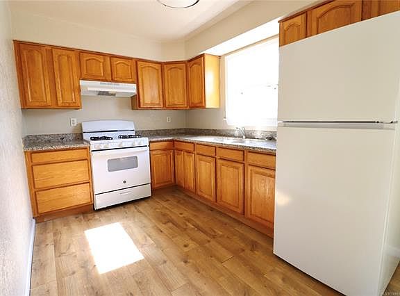 5th image of 320 W 63rd Pl N