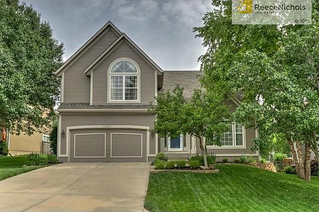 Freshly painted exterior and quiet cul de sac lot!
