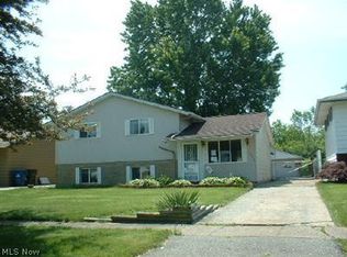 4220 Holl Ave, Sheffield Lake, OH 44054