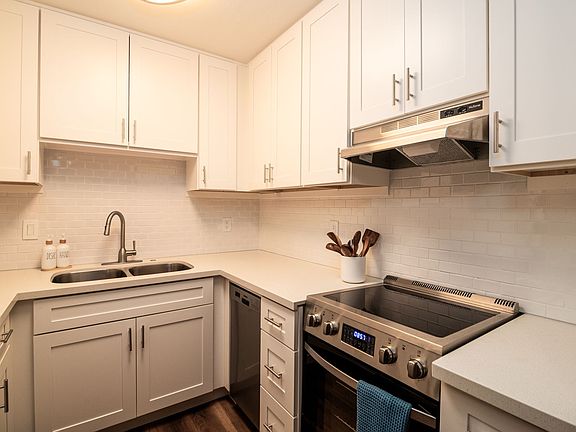 5th image of 3234 E Bellevue St #3204-A