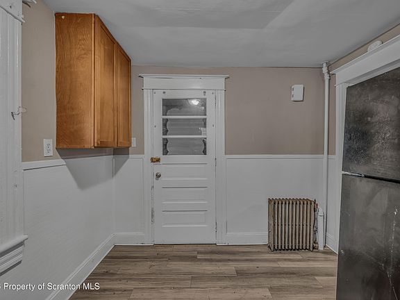 5th image of 609 S Valley Ave