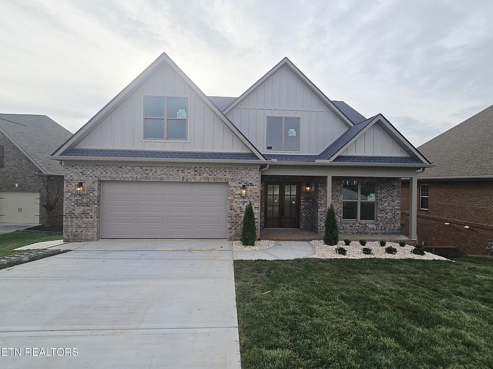 1st image of 455 Maclaren Way