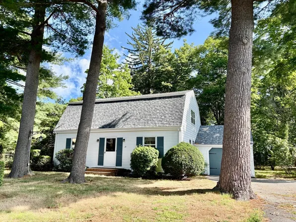 15 Richards St, Dedham, MA 02026