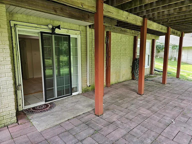 1922 Carters Grove Dr — Photo 6