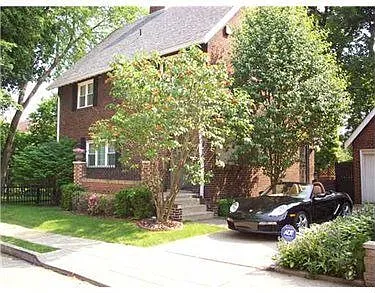 571 Moorhead Pl photo 1