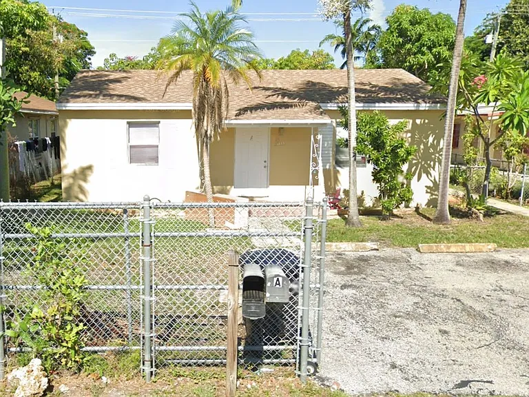 1533 NW 1st Ave — Photo 2