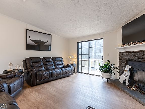 3rd image of 452 Aikenton Rd