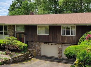 16 Bishop Dr, Manchester, CT 06042