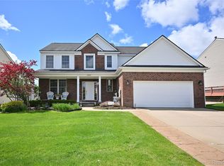 57813 Cider Mill Dr, New Hudson, MI 48165