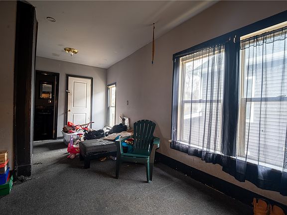 4th image of 111 Superior St