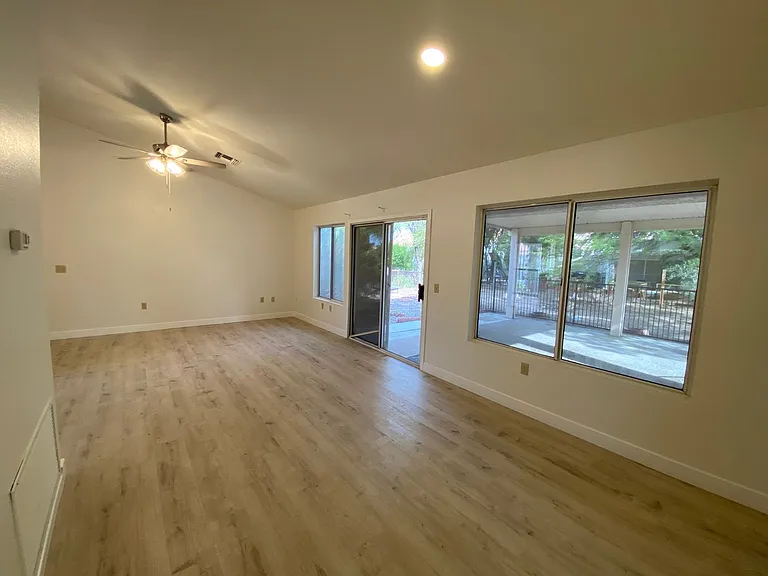 8917 Villa Ridge Dr — Photo 3