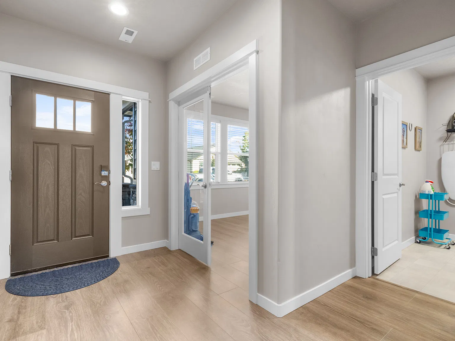 4 bed, 2.5 bath, 2578 sqft, $4,000 — Photo 4