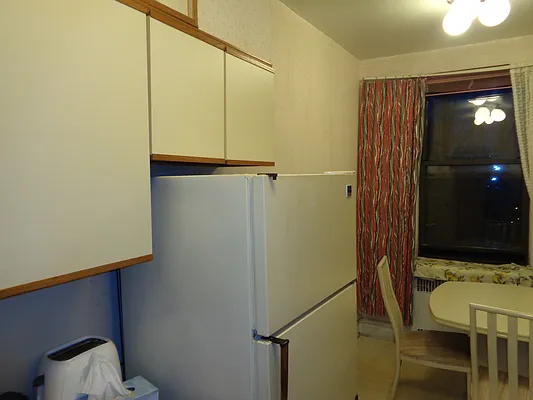 Sold by Thomas Lipovetsky, LREB | media 25