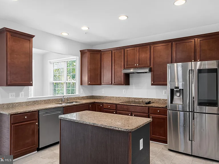 6816 Barlowe Ct — Photo 5