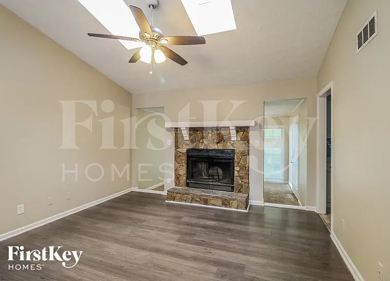 732 Harness Ct — Photo 2