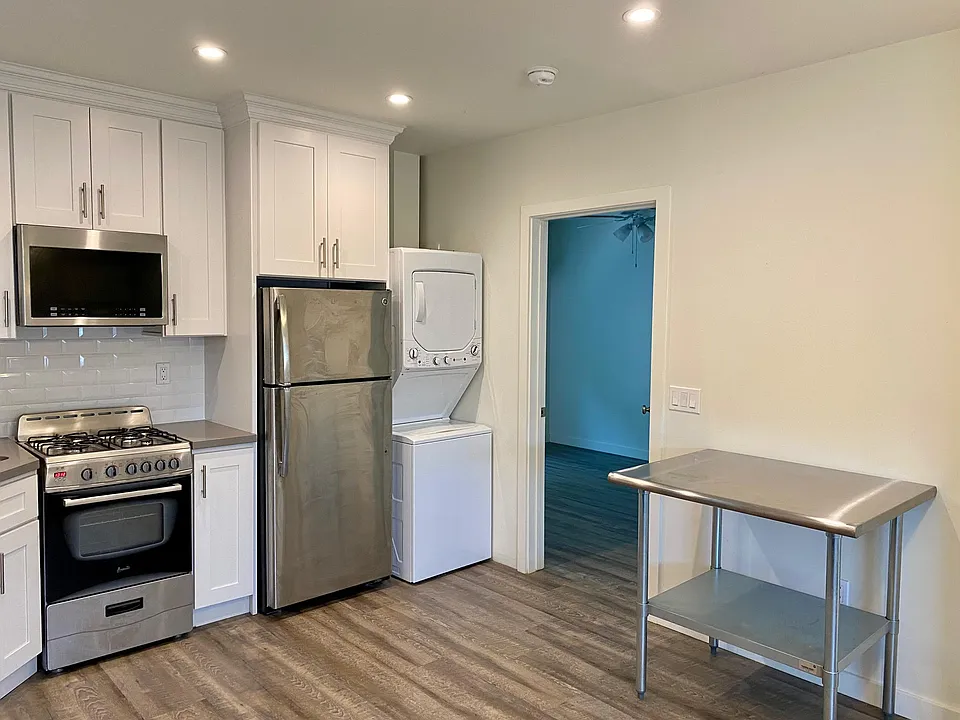 218 Stepney St #5