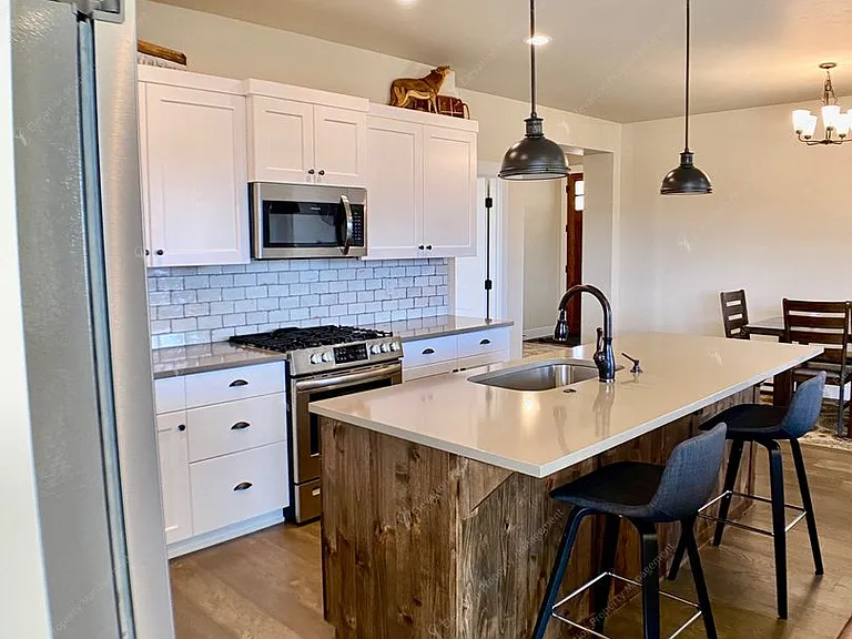 4310 SW Badger Ave — Photo 5