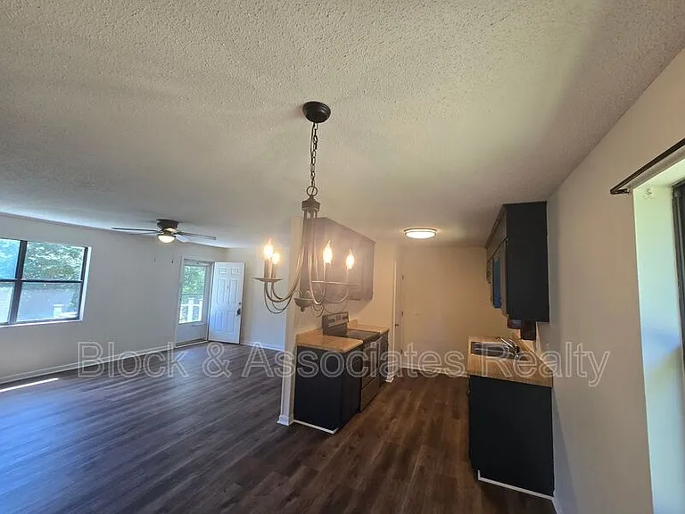 3945 Woodcrest St — Photo 3