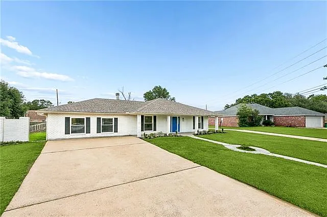 4 bed, 3.0 bath, 2800 sqft, $2,500 — Photo 2