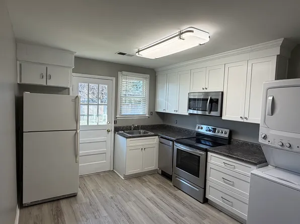 8067 Esterbrook Dr, Nashville, TN 37221