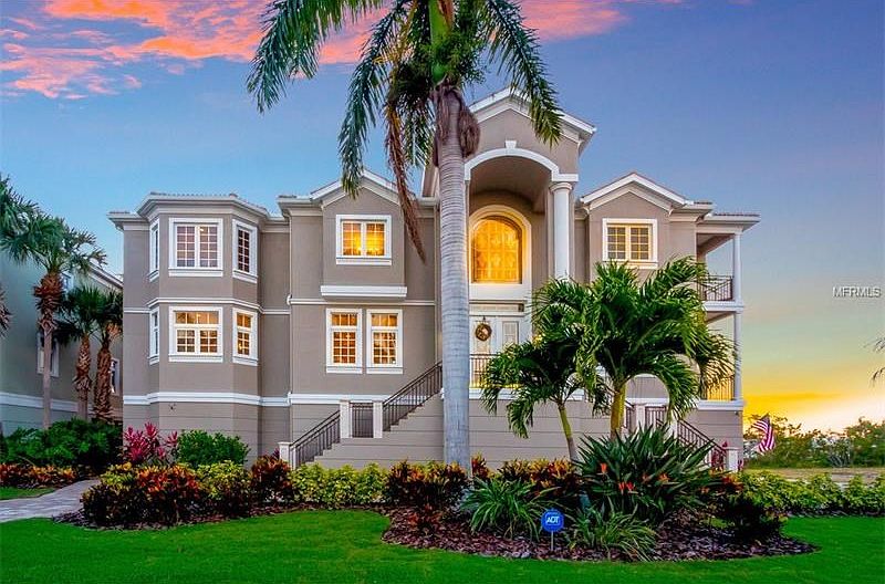 Located in the exclusive boating community of Hawks Harbor with Sarasota Bay access.