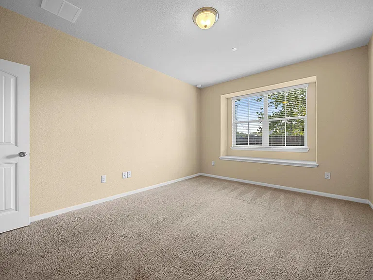 2880 Donnell Dr #101 — Photo 14
